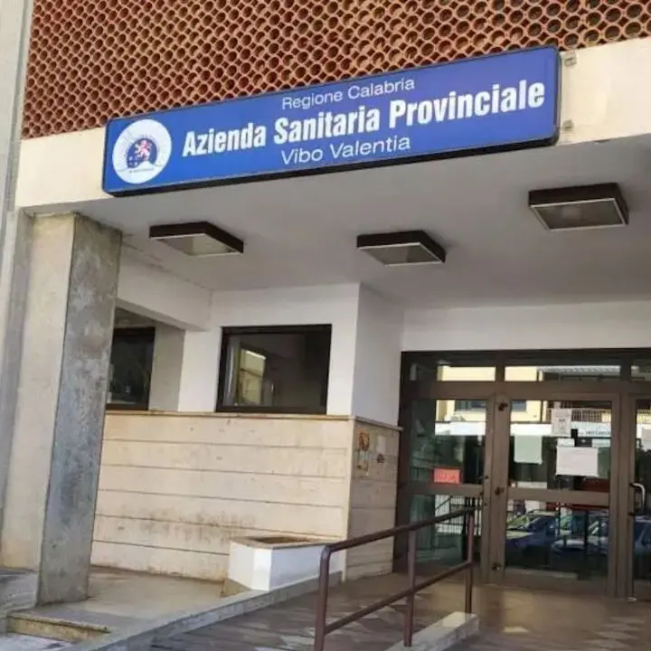 Sul piede di guerra i 34 precari Arpal in servizio all'Asp di Vibo: «Dopo 11 anni di lavoro ci riducono orario e stipendio»