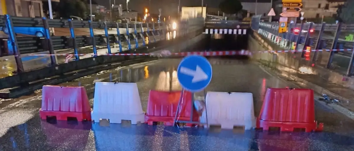 Strada statale 18, passano i mesi ma il tunnel nei pressi del Vibo Center resta chiuso: proseguono i disagi per gli automobilisti