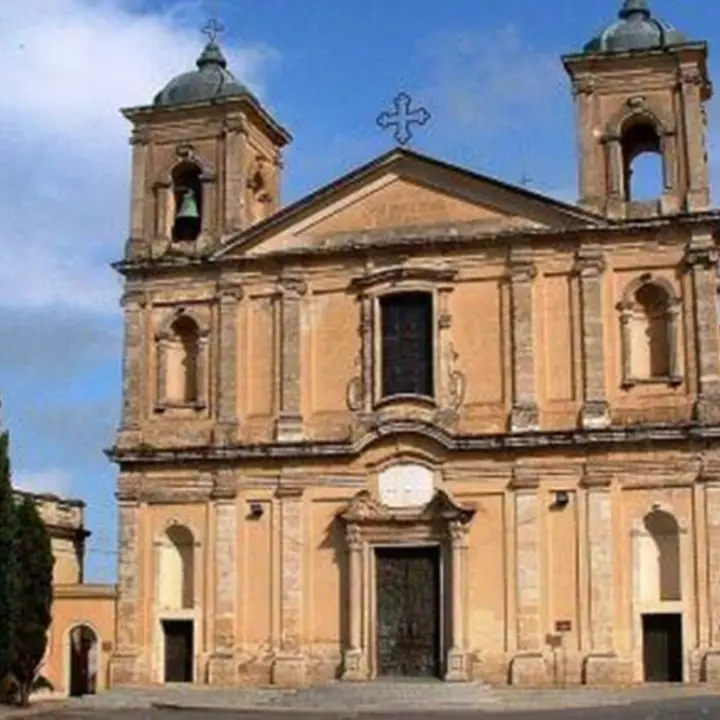 Vibo, tragedia durante la messa a San Leoluca: donna muore sull’altare mentre legge la preghiera dei fedeli
