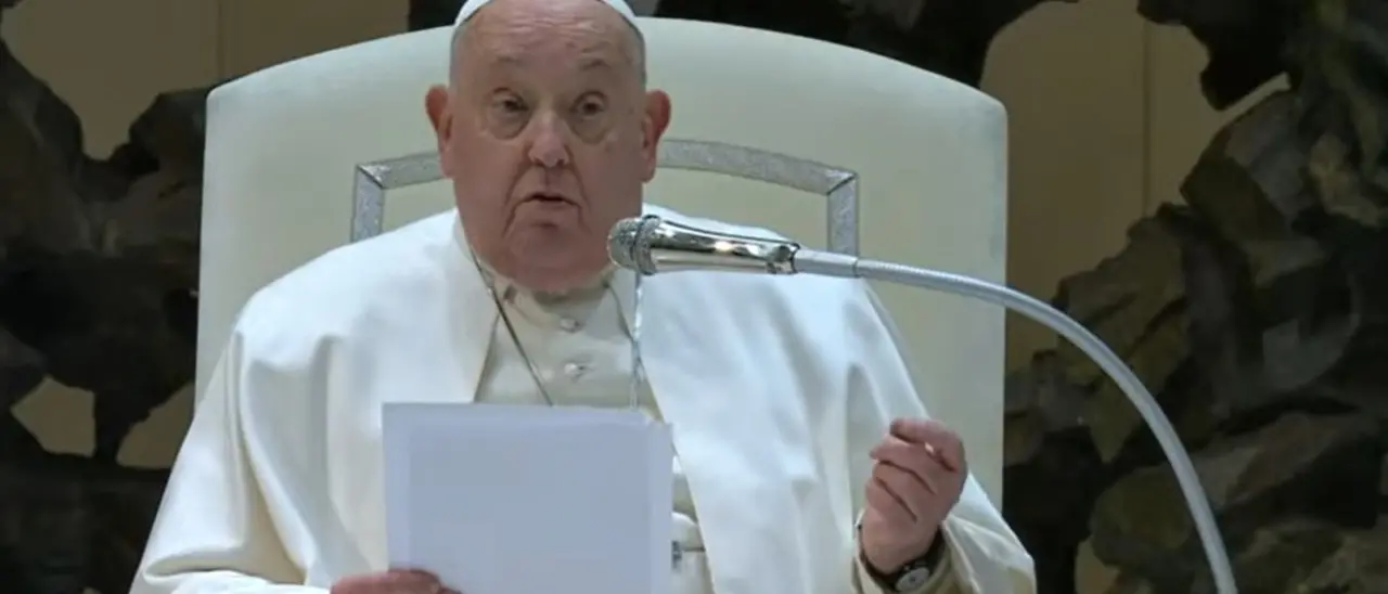 Papa Francesco si aggrava: «Condizioni critiche, fatta una trasfusione»