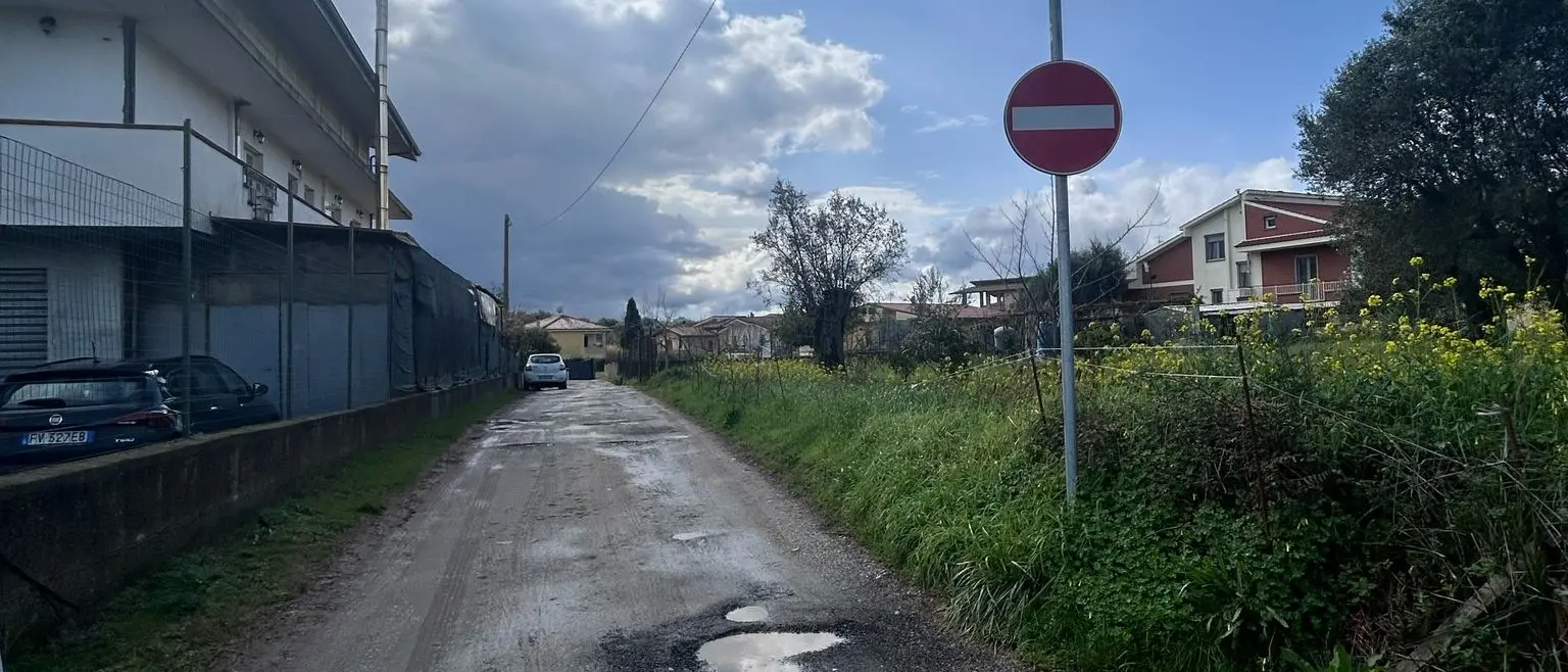 Jonadi, in località Santa Chiara viabilità a pezzi: «Un vero e proprio calvario» – FOTO