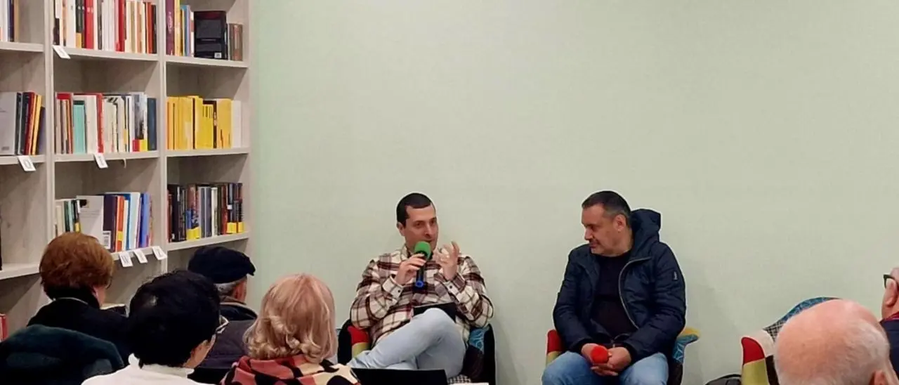 Presentato a Vibo il libro Avrei voluto scriverti cantando. L'autore Olimpio Talarico: «Ogni mio racconto si basa su fatti reali»