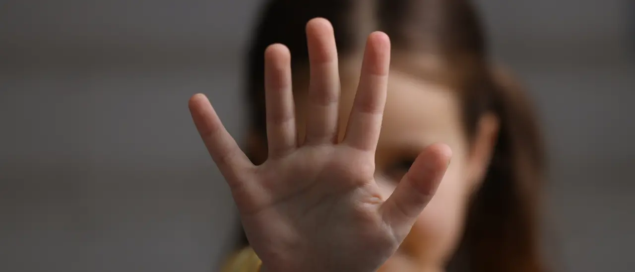 Maltrattamenti ai bimbi dell’asilo di San Costantino Calabro, dopo 12 anni condannate due maestre