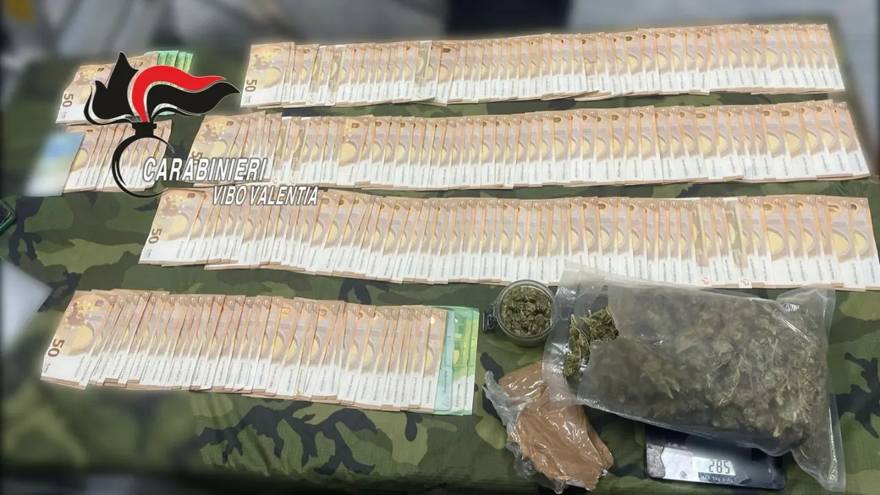 Mileto, 40enne di Paravati arrestato dai carabinieri: sequestrati 300 grammi di marijuana e 11.500 euro che nascondeva in casa