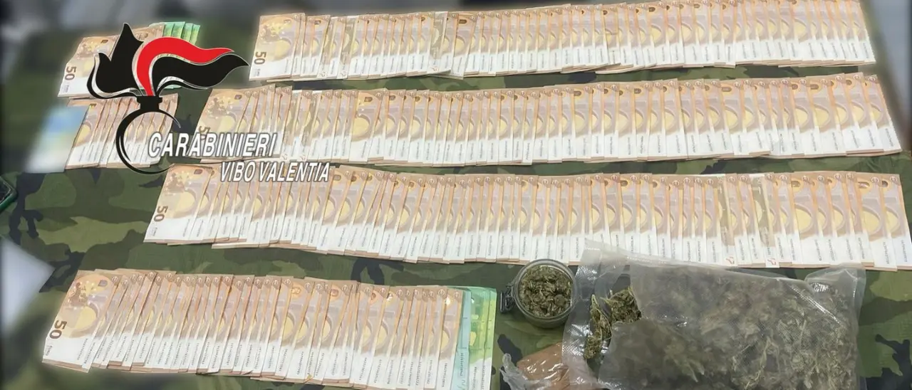 Mileto, 40enne di Paravati arrestato dai carabinieri: sequestrati 300 grammi di marijuana e 11.500 euro che nascondeva in casa