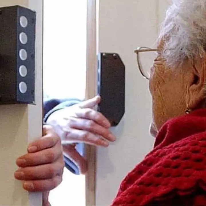 Cosenza lancia “La Vecchia Guardia”: un progetto per proteggere gli anziani dalle truffe\n