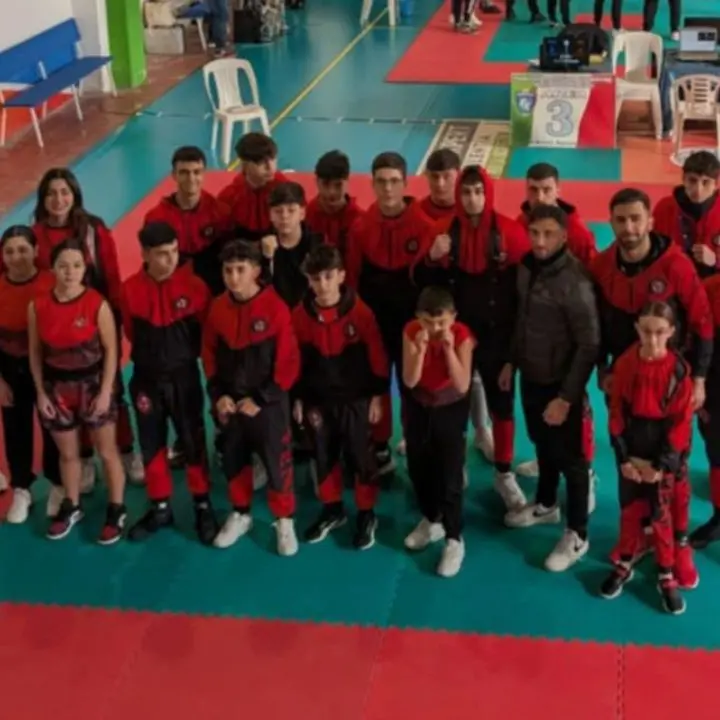 Kickboxing, ancora successi per la Fenix Academy che a Pizzo conquista 18 medaglie