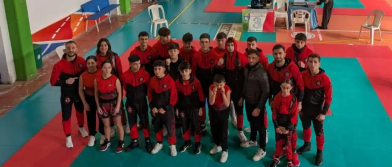 Kickboxing, ancora successi per la Fenix Academy che a Pizzo conquista 18 medaglie