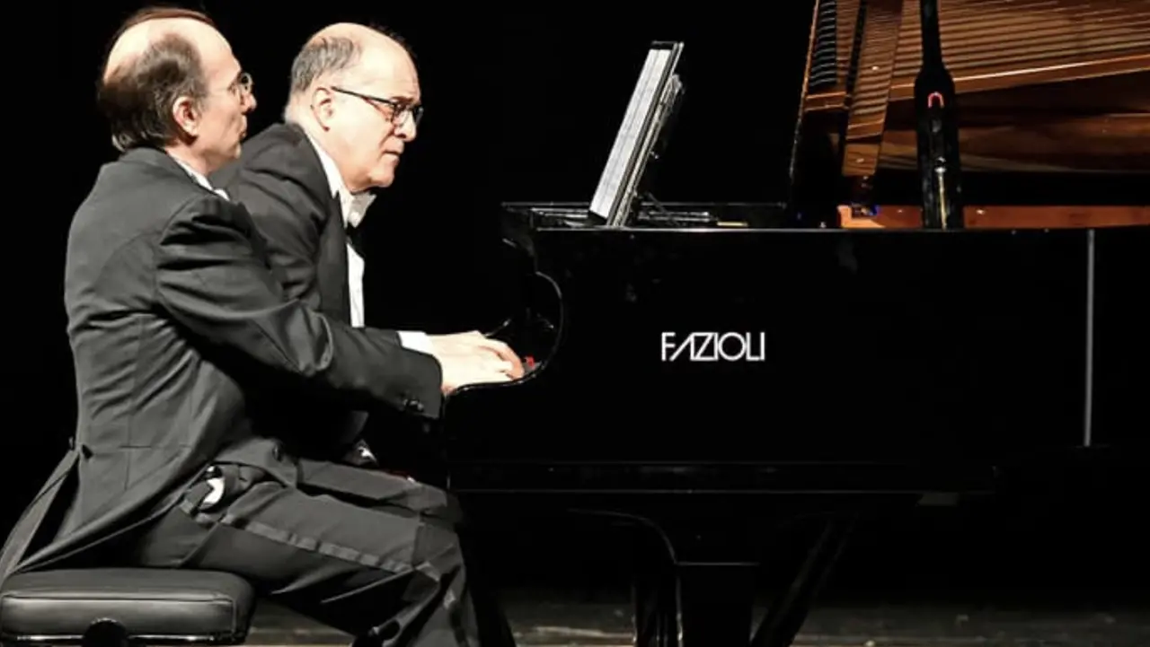 Vibo, il duo composto dai fratelli Aurelio e Paolo Pollice in concerto all'ex Convento dei Gesuiti