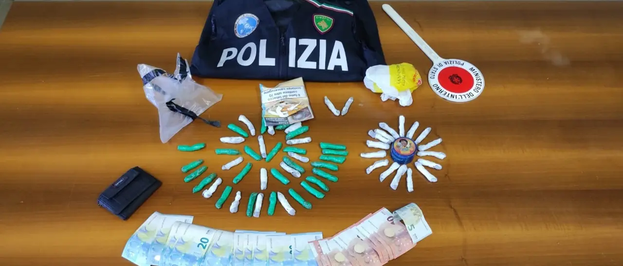 Serra, nascondeva in casa 58 dosi di droga e contanti: uomo denunciato dalla Polizia