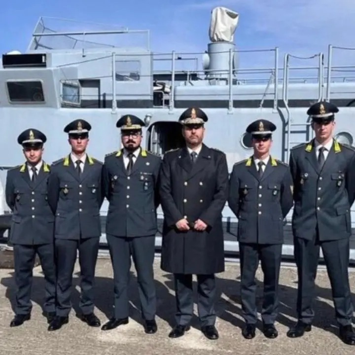 Tappa a Vibo Marina per la nave-scuola della Guardia di finanza Mazzei: un'esperienza formativa per gli allievi ufficiali