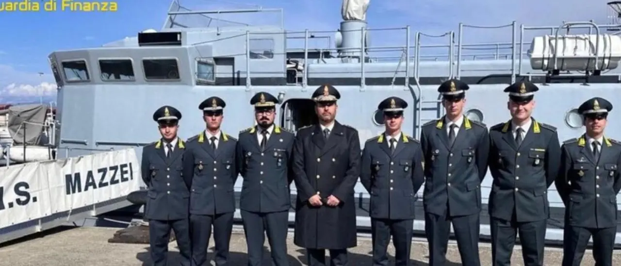 Tappa a Vibo Marina per la nave-scuola della Guardia di finanza Mazzei: un'esperienza formativa per gli allievi ufficiali