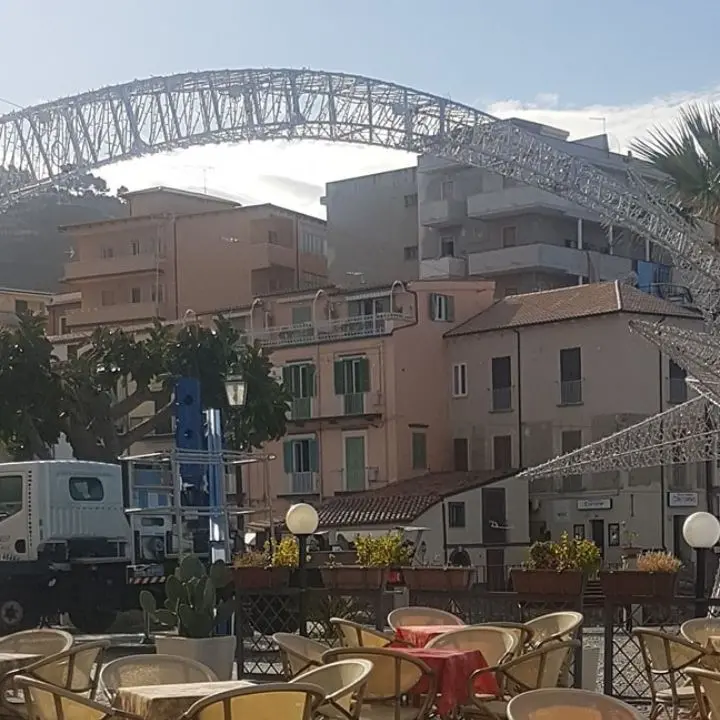 Tropea, il Comune applica una penale alla ditta delle luminarie natalizie per il flop della mancata accensione