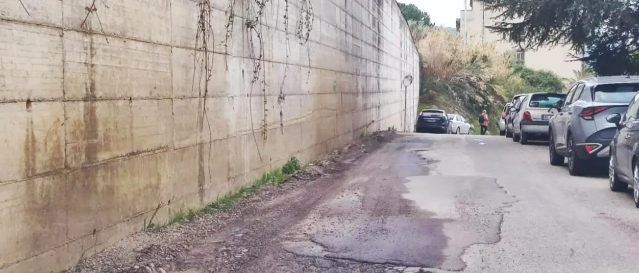 Buche e degrado alla stazione di Pizzo, Progetto Vibo: «Manutenzione spetta a Ferrovie, sollecitato intervento»