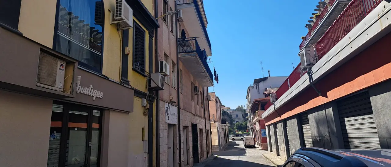 Omicidio a Corigliano Rossano, giovane accoltellato muore in ospedale: indagini in corso