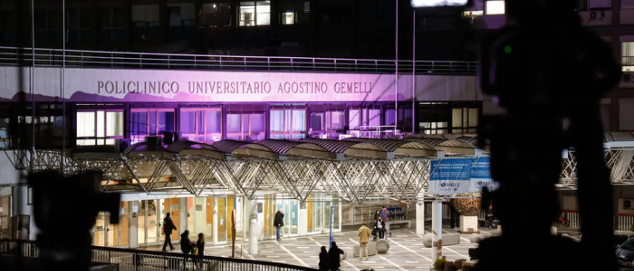 Ansia e preoccupazione per Papa Francesco dopo la crisi respiratoria: oggi l’Angelus in forma scritta