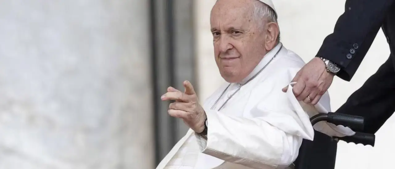 Papa Francesco in ospedale, i medici sciolgono la prognosi: «Miglioramenti consolidati»