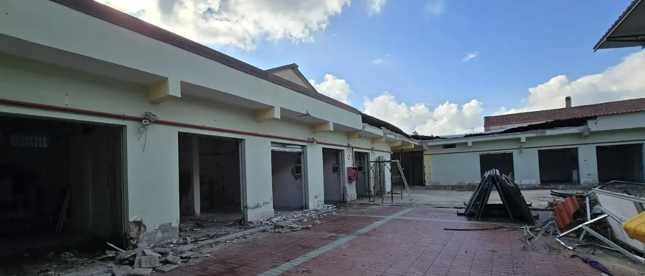 Mercato coperto a Vibo, sopralluogo dell’amministrazione: «Lavori da continuare senza interruzioni»