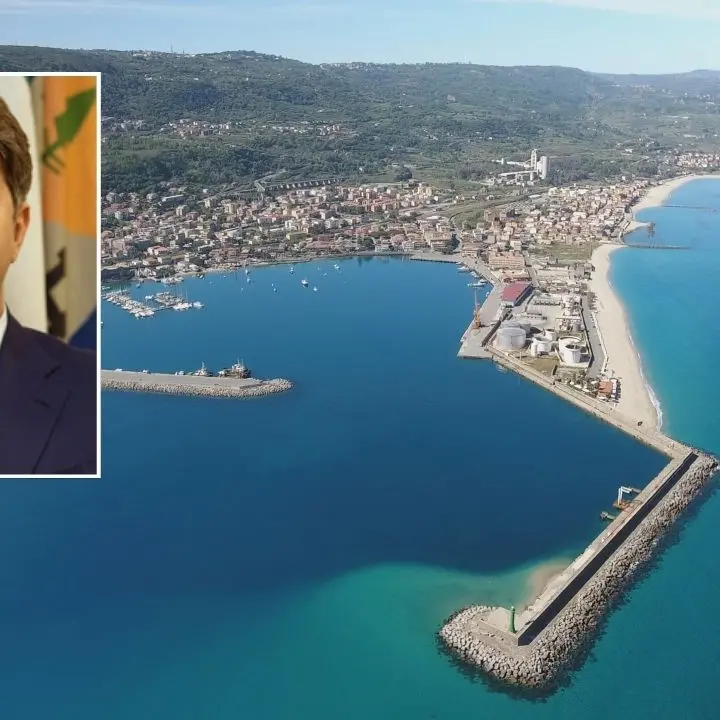 Undici milioni e mezzo di euro destinati al porto di Vibo «dirottati» verso lo sviluppo degli aeroporti, Lo Schiavo interroga Occhiuto