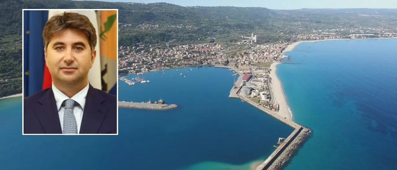 Undici milioni e mezzo di euro destinati al porto di Vibo «dirottati» verso lo sviluppo degli aeroporti, Lo Schiavo interroga Occhiuto