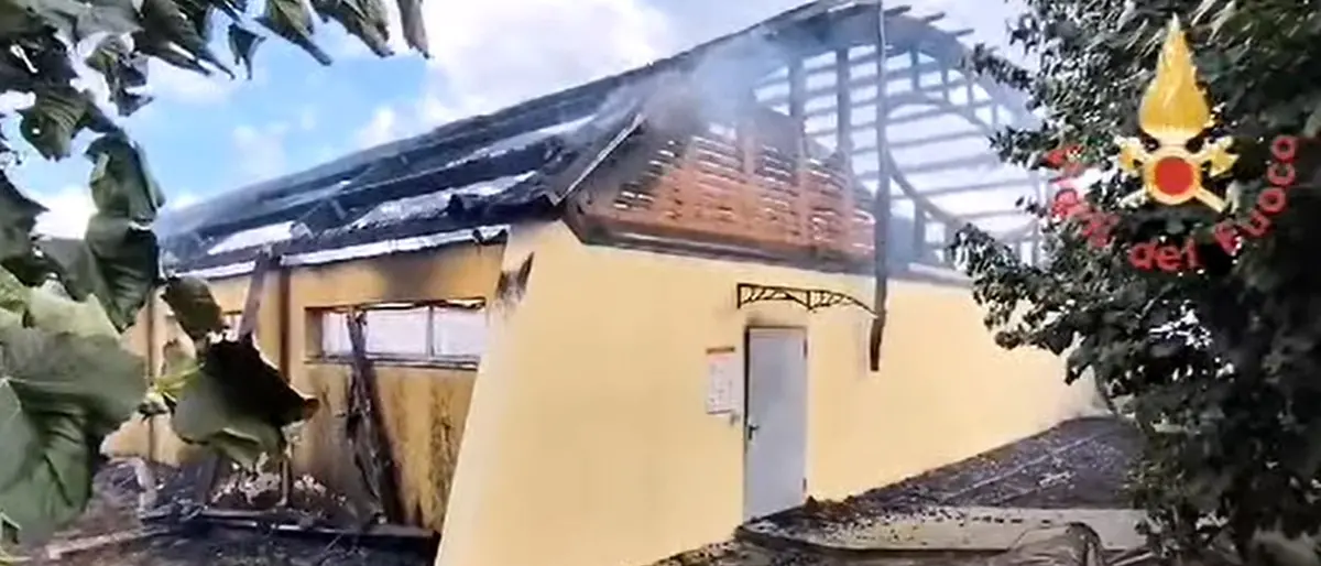 La palestra comunale distrutta da un incendio a Francica sarà demolita e ricostruita