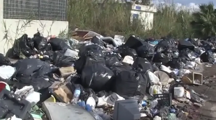 Discariche a Vibo Marina, la Dusty: «Non ci compete». Il Comune: «Invece sì» - Video