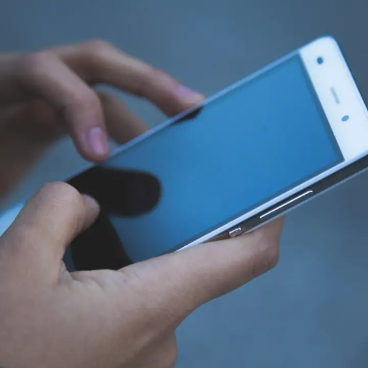 Le compagnie telefoniche potranno aumentare le tariffe automaticamente