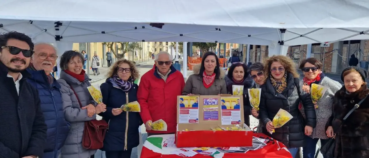 Vibo Valentia, la Cgil in piazza per sensibilizzare sui diritti delle lavoratrici e promuovere i quesiti referendari