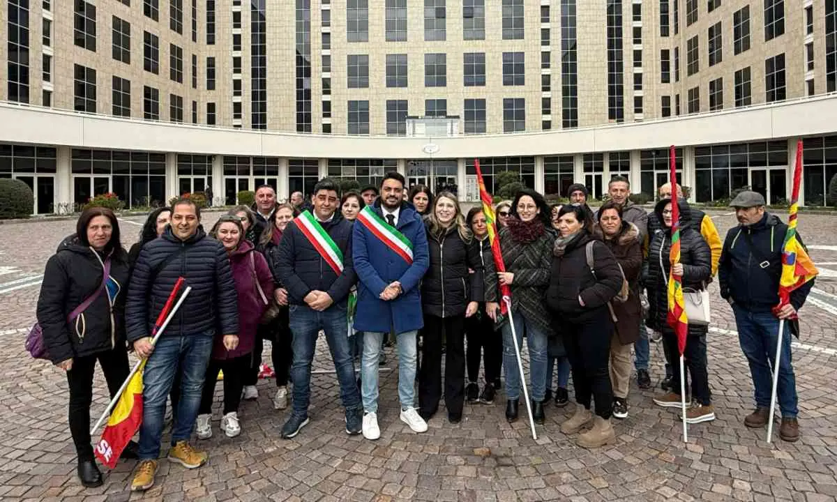 Lavoratori ex Lsu-Lpu e amministratori del Vibonese protestano alla Regione: «No a stipendi e pensioni da fame»