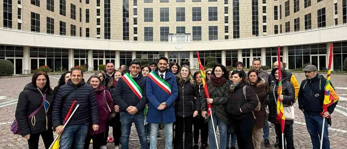 Lavoratori ex Lsu-Lpu e amministratori del Vibonese protestano alla Regione: «No a stipendi e pensioni da fame»