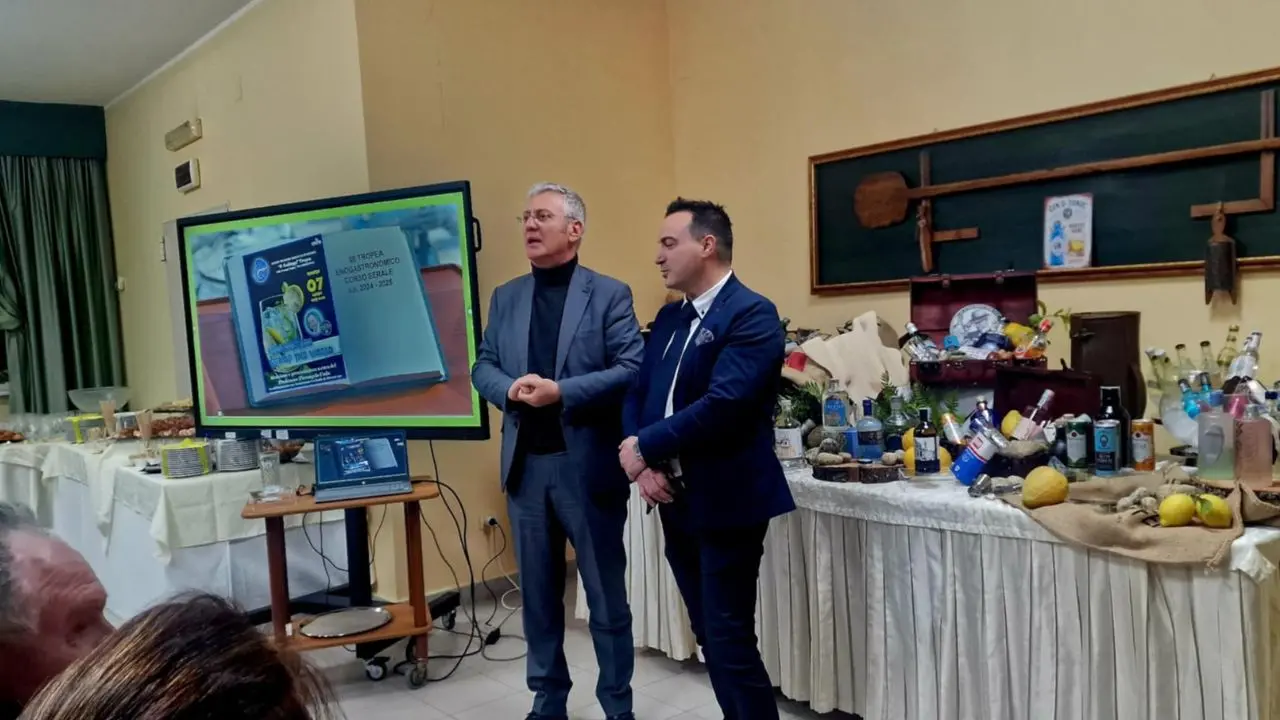 Tropea, all'Istituto Galluppi la lezione del prof Cuda sul gin: «Studiare il mercato per conoscere meglio il prodotto»