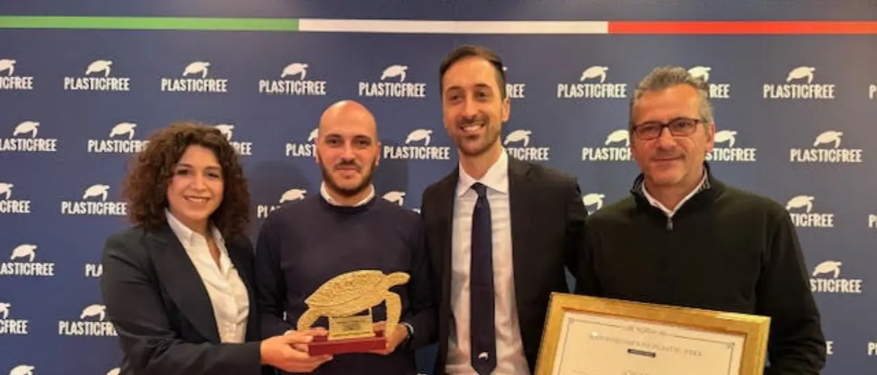 Jonadi ritira a Napoli il premio come Comune Plastic free, il sindaco: «Traguardo di grande valore»