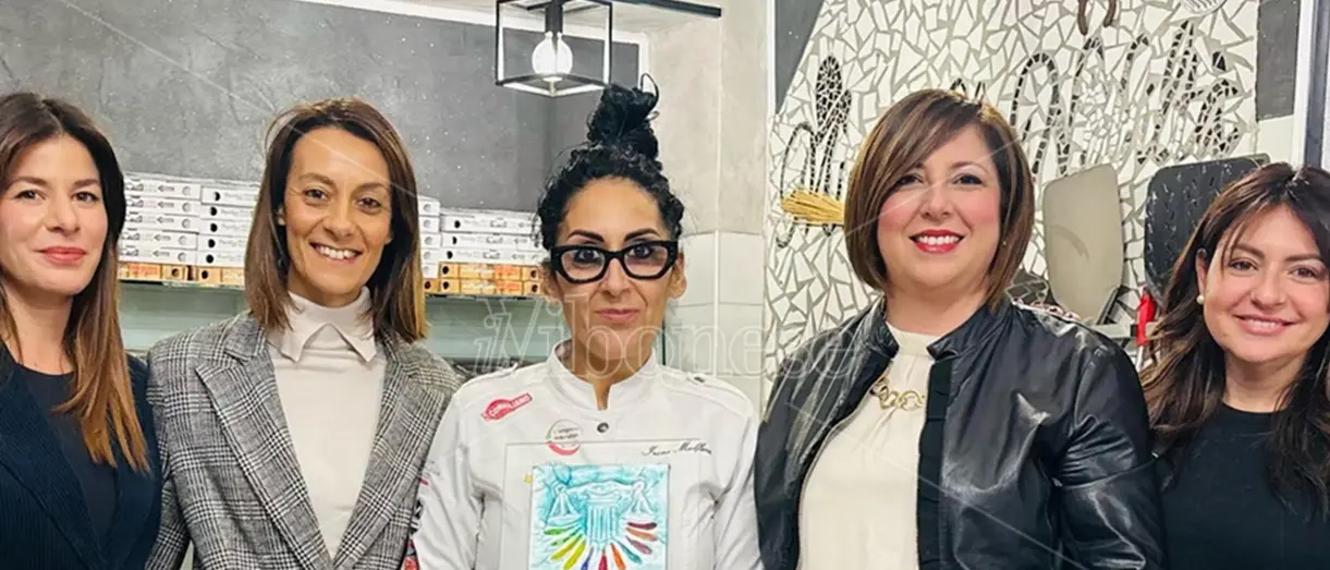 Il Comitato Pari Opportunità premia la pizzaiola Irene Malfarà, «simbolo di forza, determinazione e passione»