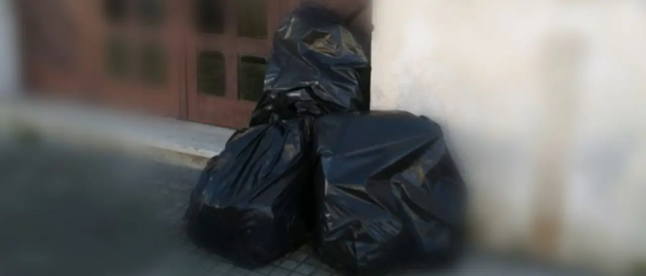 Pizzo, giro di vite sul conferimento dei rifiuti: sacchi neri vietati e multe per chi sgarra