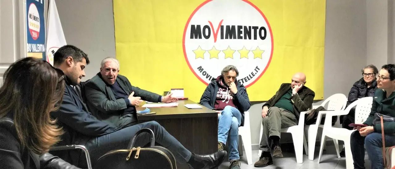Il M5s vibonese fa il punto in vista della manifestazione nazionale contro il riarmo e sull’imminente campagna elettorale