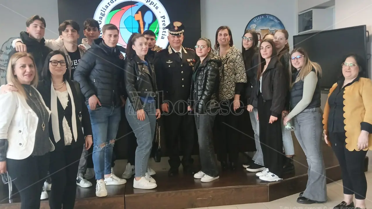 Sicurezza e legalità, lectio magistralis del colonnello Luca Toti nell’aula magna del Professionale di Vibo