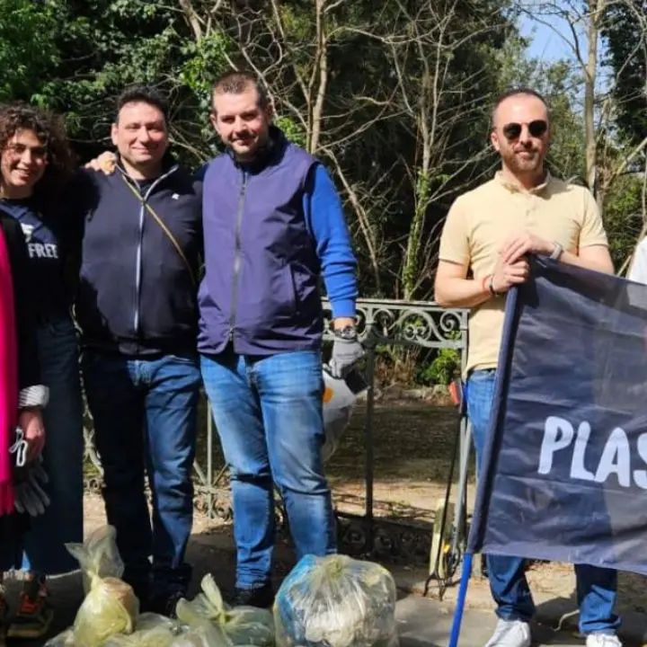 La passeggiata ecologica di Plastic free attraversa Jonadi: sabato i volontari in via Pirandello per pulire la strada e ripare le buche