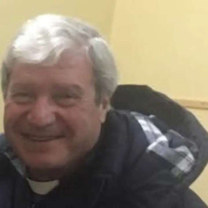 Addio a don Purita, il ricordo del sacerdote nei versi del poeta vibonese Petullà