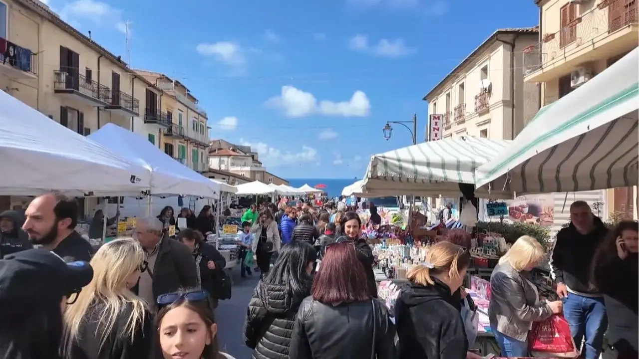 «La Fiera dell'Annunziata non s'ha da fare»: tre sigle sindacali di ambulanti boicottano la manifestazione di Tropea. Ecco perché