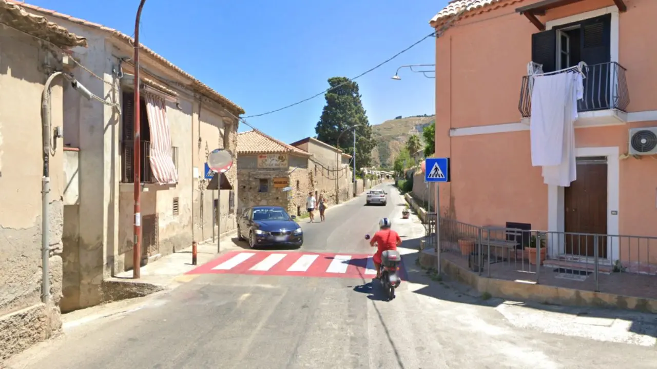 Tropea, via Carmine al buio da quasi un mese. Piserà: «Fatto gravissimo che mette a rischio la sicurezza dei cittadini»