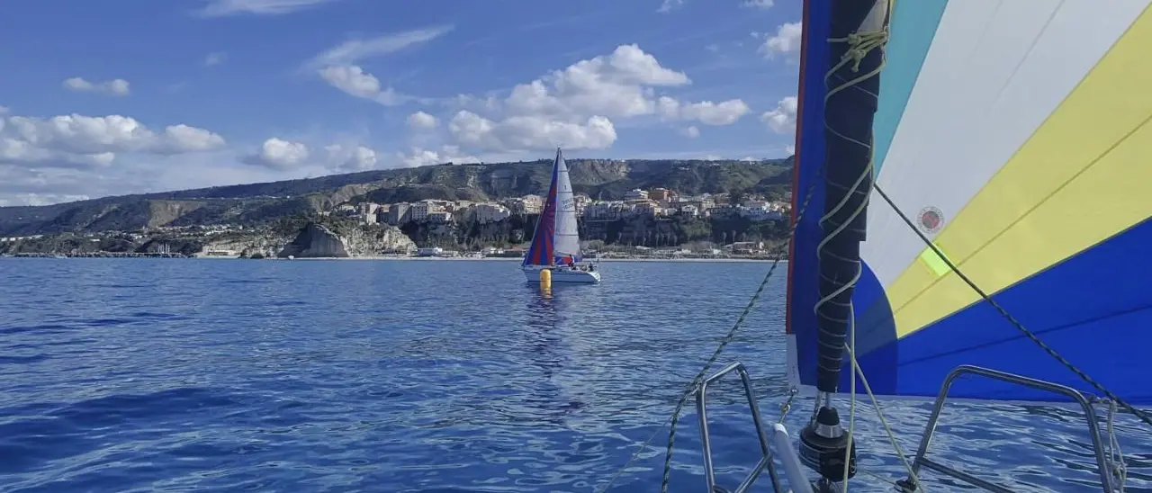 Il Comune di Tropea e il Vela Club insieme per promuovere la cultura marinara: varato il programma 2025 tra sport, cultura e didattica