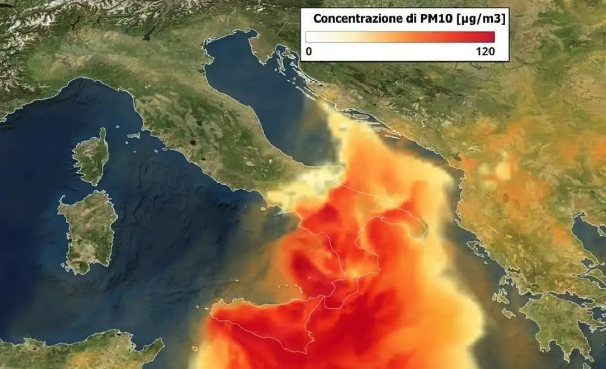 Festa grande per gli autolavaggi, la sabbia del Sahara riempie i cieli: ecco la\"pioggia rossa\". Ma poi nel Vibonese arrivano i temporali