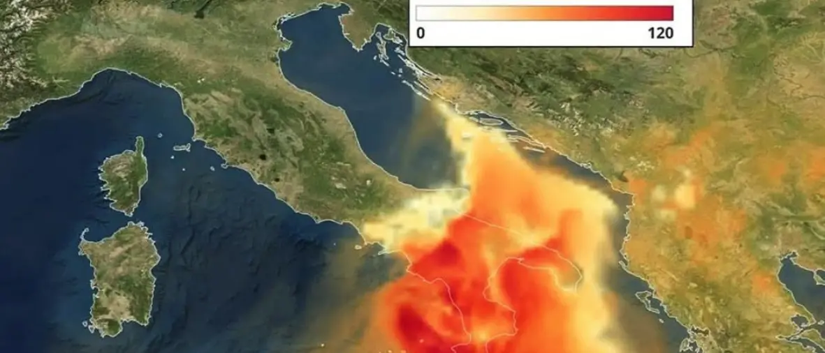 Festa grande per gli autolavaggi, la sabbia del Sahara riempie i cieli: ecco la\"pioggia rossa\". Ma poi nel Vibonese arrivano i temporali