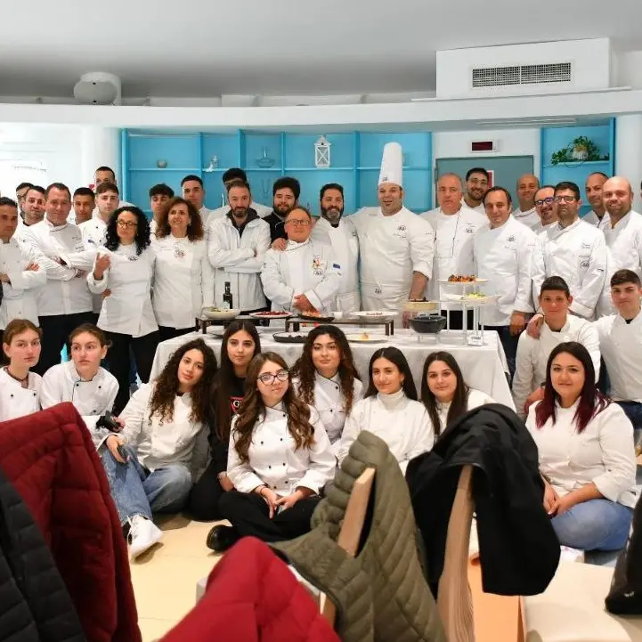 Gli studenti dell’Alberghiero di Vibo a lezione di banqueting a Capo Vaticano con lo chef Amato Pantaleone