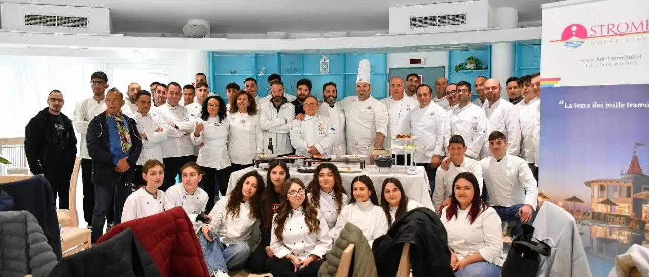 Gli studenti dell’Alberghiero di Vibo a lezione di banqueting a Capo Vaticano con lo chef Amato Pantaleone