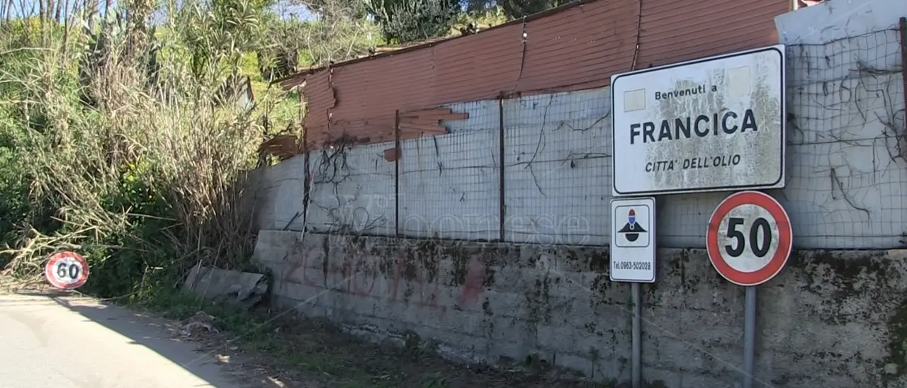 Dramma della solitudine a Francica, anziano trovato morto in casa: non si avevano sue notizie da 20 giorni