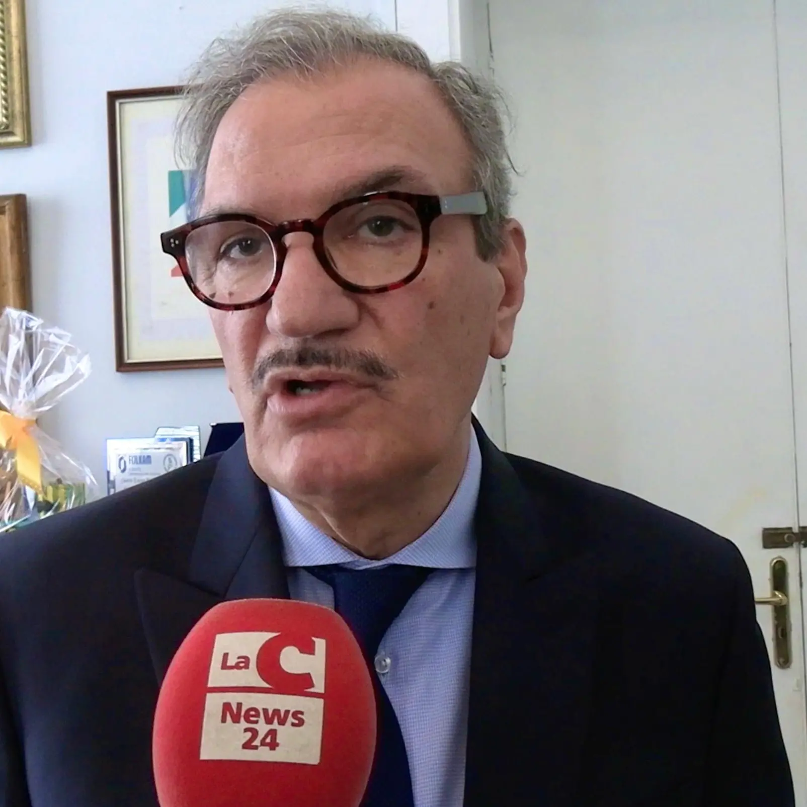 Forze dell’ordine aggredite a Vibo, il sindaco Romeo esprime solidarietà: «La città non tollererà violenza e illegalità»