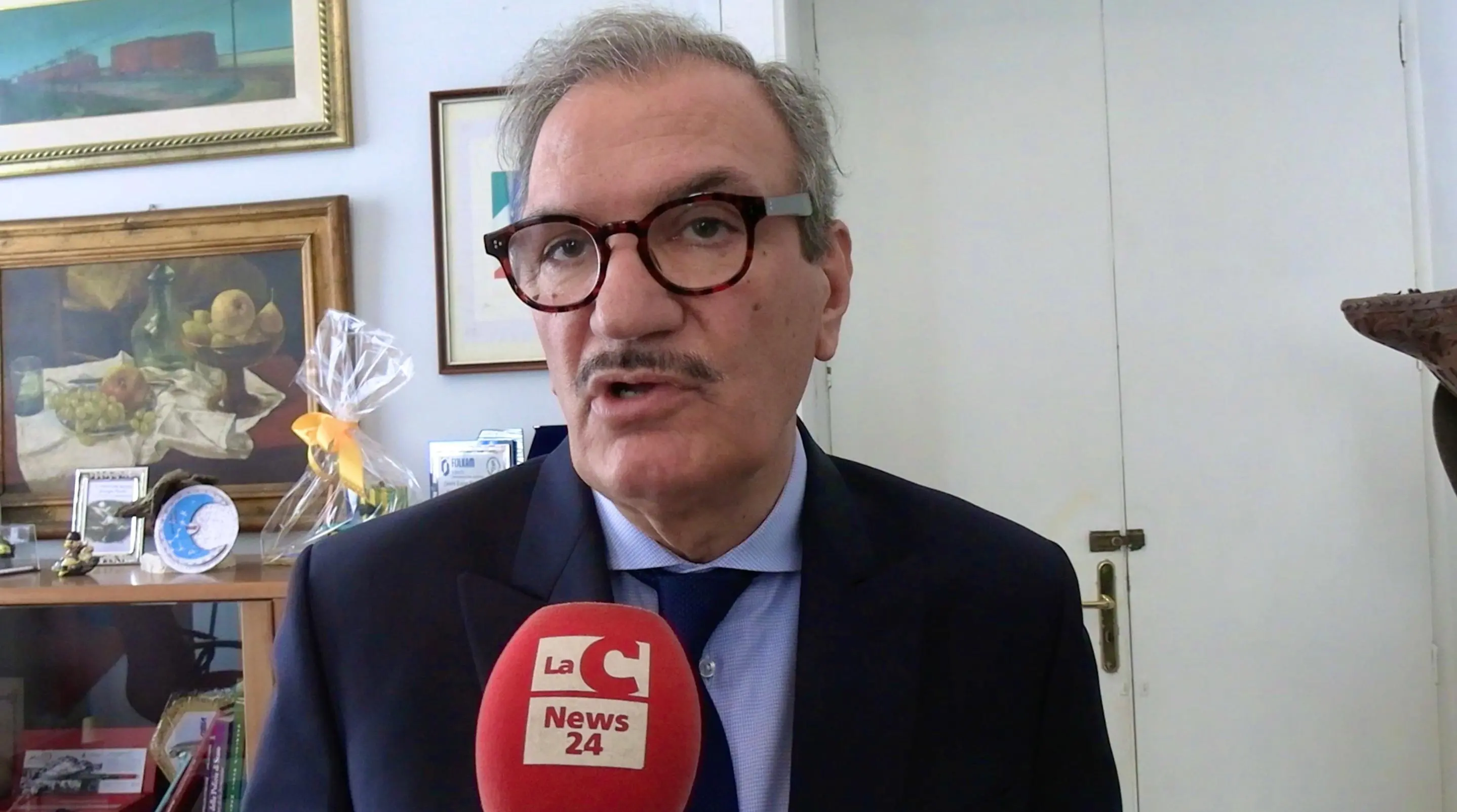 Forze dell’ordine aggredite a Vibo, il sindaco Romeo esprime solidarietà: «La città non tollererà violenza e illegalità»