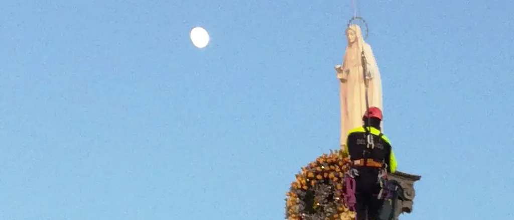 Mileto, l’omaggio dei fedeli e dei Vigili del fuoco all'Immacolata