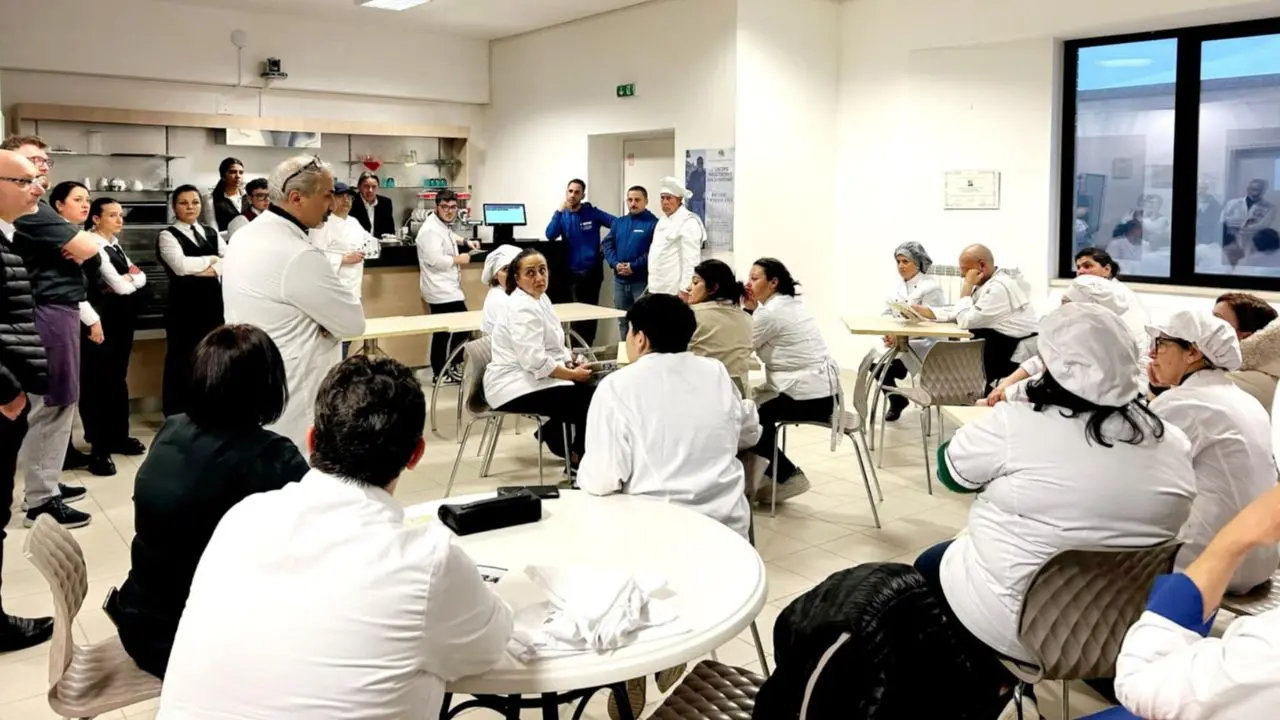 Gli studenti dell'Alberghiero di Vibo all'opera nel Ristorante didattico: «Evento che dimostra l'importanza della formazione sul campo»